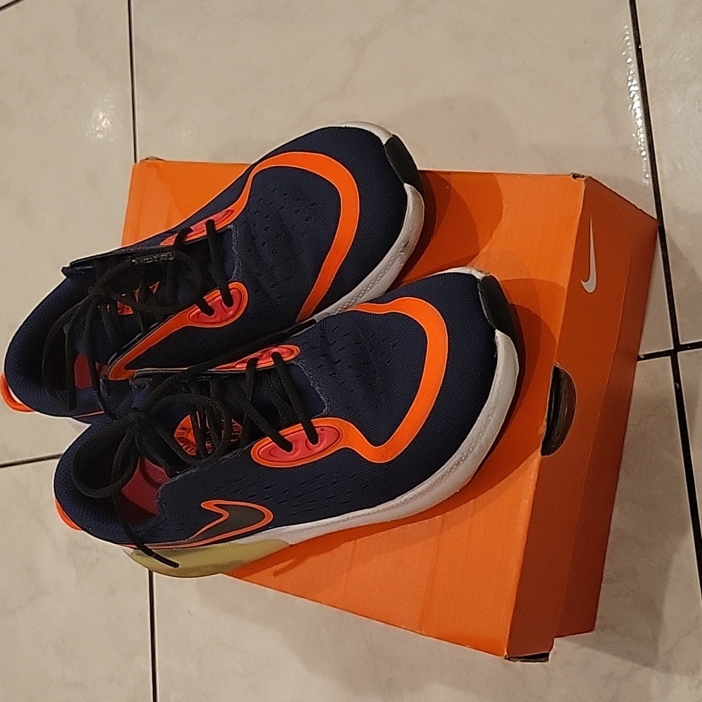 Nike Joyride dual run sz.4Y sneakers